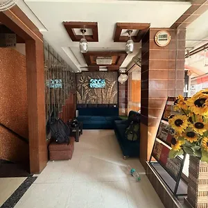 Rajkamal Palace - Near Kashi Vishwanath Temple Hotel